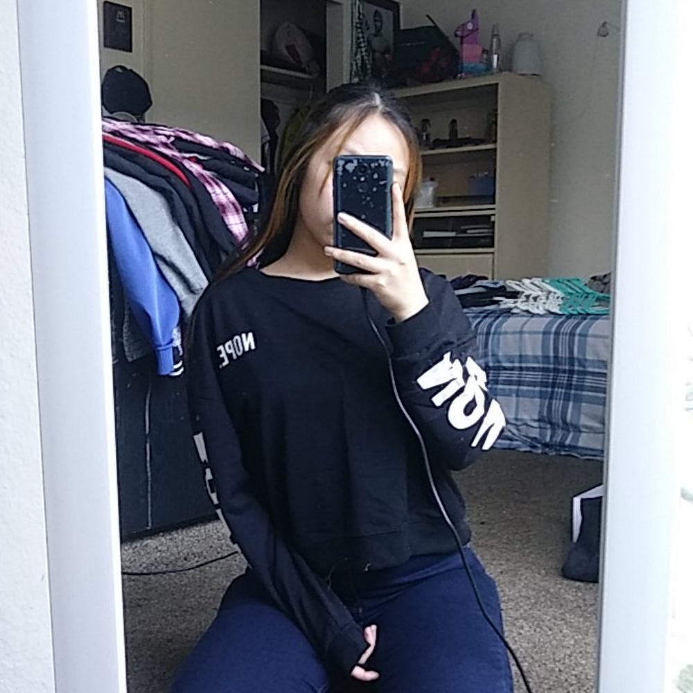 Cropped Slogan Pullover